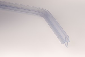 #1205 Abtropfprofil mit Dichtkeder für 6+8 mm Glas für Fünfeckgläser 130° gebogen, Länge ca. 70cm